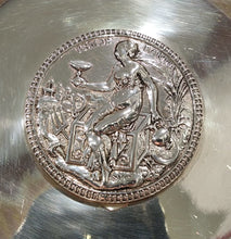 Carica l'immagine nel visualizzatore di Gallery, Alzatina cesellata in Sfeffield con decorazione "Temperantia" Fani Antiques