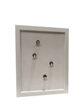 Carica l'immagine nel visualizzatore di Gallery, Portafoto multiplo a bacheca magnetico con quattro pinze