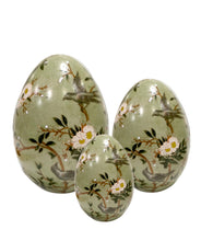 Carica l'immagine nel visualizzatore di Gallery, Uovo in ceramica con decoro "Secret Garden" Royal Family Sheffield