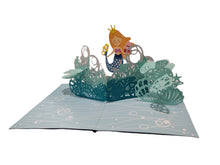 Carica l'immagine nel visualizzatore di Gallery, Cartoncino d'auguri tridimensionale Origamo": "Auguri Sirenetta"