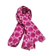 Carica l'immagine nel visualizzatore di Gallery, Sciarpa foulard fiori stilizzati in modal Mizar Vestopazzo (disponibile in diversi colori)