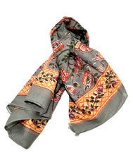 Carica l'immagine nel visualizzatore di Gallery, Sciarpa Foulard fantasia floreale in cotone "Maiun" Vestopazzo GRIGIO/ARANCIO