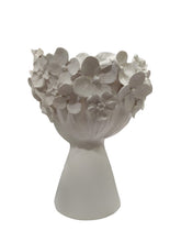 Carica l'immagine nel visualizzatore di Gallery, Vaso in resina opaca bianca "Volto di bimbo Fiorito"