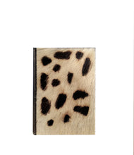 Carica l'immagine nel visualizzatore di Gallery, Quaderno a pagine bianca con copertina ecofur "Jungle" midi