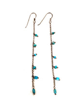 Carica l'immagine nel visualizzatore di Gallery, Orecchini pendenti con perline e pietre naturali turchese