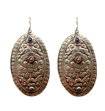 Carica l'immagine nel visualizzatore di Gallery, Orecchini in argento a piastra decorata