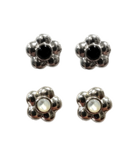 Carica l'immagine nel visualizzatore di Gallery, Orecchini a bottone in argento con cabochon "Flowers"