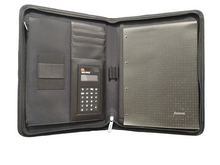 Carica l'immagine nel visualizzatore di Gallery, Portablocco in tessuto tecnico e pelle con calcolatrice A4 Flipped Folio Filofax