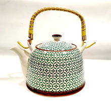 Carica l'immagine nel visualizzatore di Gallery, Teiera in porcellana decorata verde