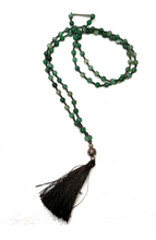 Carica l'immagine nel visualizzatore di Gallery, Collana rosario in agata verde con tassel