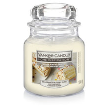 Carica l'immagine nel visualizzatore di Gallery, Giara Piccola Yankee Candle 104gr vanilla almond frosties
