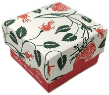 Carica l'immagine nel visualizzatore di Gallery, Sapone artigianale con scatolina regalo decorata "Rossi 1931"