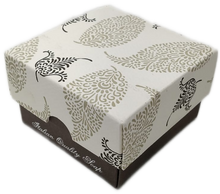 Carica l'immagine nel visualizzatore di Gallery, Sapone artigianale con scatolina regalo decorata "Rossi 1931"