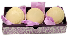 Carica l'immagine nel visualizzatore di Gallery, Set da tre Saponi artigianali con scatola regalo decorata "Rossi 1931"