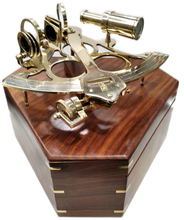Carica l'immagine nel visualizzatore di Gallery, Sestante in ottone con cofanetto in legno (disponibile in tre dimensioni)