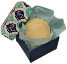Carica l'immagine nel visualizzatore di Gallery, Sapone artigianale con scatolina regalo decorata "Rossi 1931"