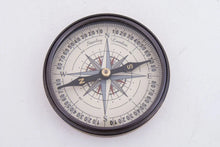 Carica l'immagine nel visualizzatore di Gallery, Bussola in ottone brunito con coperchio a vite "Titanic" Stanley London
