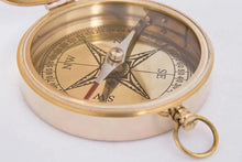 Carica l'immagine nel visualizzatore di Gallery, Bussola in ottone con custodia in legno "Batela"
