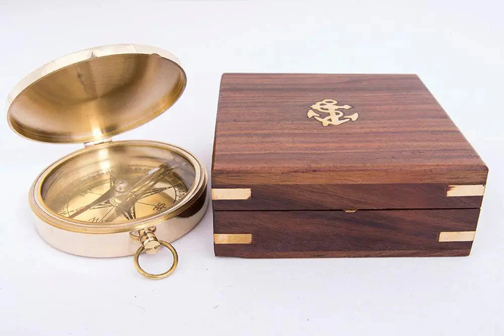 Bussola in ottone con custodia in legno "Batela"