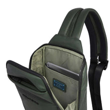 Carica l&#39;immagine nel visualizzatore di Gallery, Monospalla porta iPad® in pelle &quot;Than&quot; Piquadro
