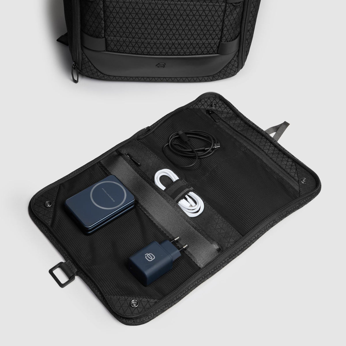 Zaino modulare da viaggio porta pc 15,6 in tessuto tecnico con beauty rimovibile "Hexagon" Piquadro (disponibile in due colori)