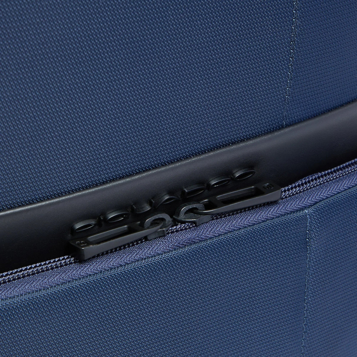 Zaino da viaggio portacomputer 15,6" in tessuto e pelle "Wollem" Piquadro (disponibile in duecolori)