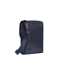 Carica l&#39;immagine nel visualizzatore di Gallery, Borsello porta  iPad®Air-iPad Pro 9.7/iPad 10.5 in tessuto e pelle Piquadro
