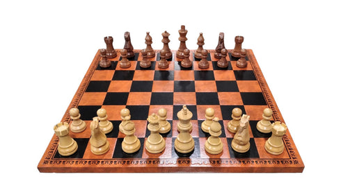 Scacchiera in similpelle 40x40 con scacchi in legno di palissandro intagliati