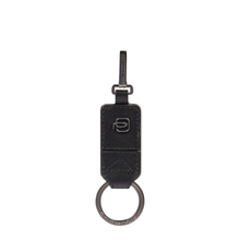 Carica l&#39;immagine nel visualizzatore di Gallery, Portachiavi in pelle con moschettone Piquadro
