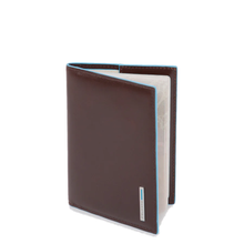 Carica l'immagine nel visualizzatore di Gallery, Porta passaporto in pelle Bluesquare Piquadro (disponibile in diversi colori)

