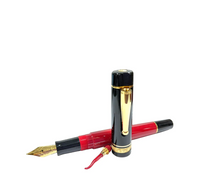 Carica l&#39;immagine nel visualizzatore di Gallery, Penna stilografica con cornetto scaramantico &quot;Wè Smorfia Gold&quot; edizione numerata Delta
