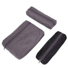 Carica l&#39;immagine nel visualizzatore di Gallery, Beauty case uomo in tessuto riciclato e pelle con gancio &quot;Brief&quot; Piquadro
