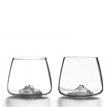 Carica l&#39;immagine nel visualizzatore di Gallery, Set due bicchieri da whisky &quot;Topographic:  Fuji &amp; Denali&quot;
