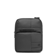 Carica l'immagine nel visualizzatore di Gallery, Borsello porta iPad®mini in tessuto gommato con sistema RFID Piquadro (disponibile in diversi colori)
