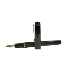 Carica l&#39;immagine nel visualizzatore di Gallery, Penna Stilografica Pelikan Classic P205 Nero Gold
