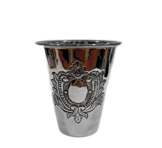 Bicchiere Sheffield stile inglese con stemma sbalzato