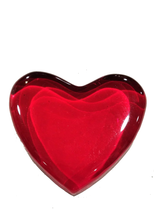 Carica l'immagine nel visualizzatore di Gallery, Fermacarte "Cuore in vetro" medio (disponibile in diversi colori)
