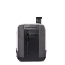 Carica l'immagine nel visualizzatore di Gallery, Borsello porta iPad®mini in tessuto e pelle "Brief 2 Special" Piquadro
