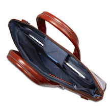 Carica l'immagine nel visualizzatore di Gallery, Cartellina sottile espandibile 15,6 in pelle due manici "Blue Square" Piquadro (disponibile in due colori)
