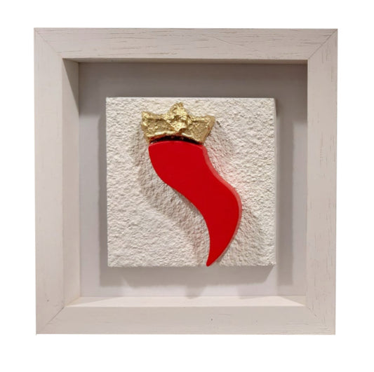 Quadretto scultoreo in pietra con cornice bianca in legno "Corno Portafortuna" Alleria