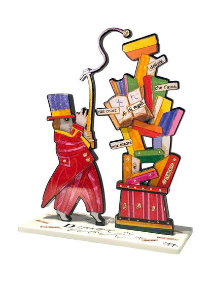 Scultura in resina colorata di Francesco Musante: "Domatore di Libri"
