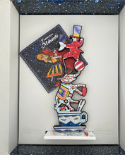 Carica l'immagine nel visualizzatore di Gallery, Scultura in resina colorata di Francesco Musante: "Rubo una luna alla notte"
