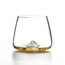 Carica l&#39;immagine nel visualizzatore di Gallery, Set due bicchieri da whisky &quot;Topographic:  Fuji &amp; Denali&quot;
