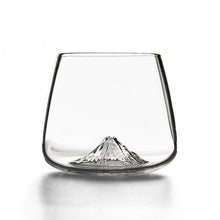 Carica l&#39;immagine nel visualizzatore di Gallery, Set due bicchieri da whisky &quot;Topographic:  Fuji &amp; Denali&quot;
