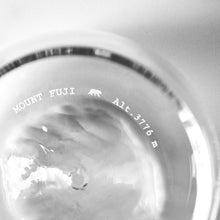 Carica l&#39;immagine nel visualizzatore di Gallery, Set due bicchieri da whisky &quot;Topographic:  Fuji &amp; Denali&quot;
