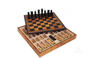 Scacchiera in similpelle con decorazione mappa e scacchi in legno