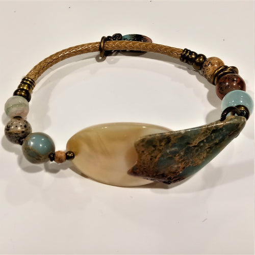 Bracciali con elementi in pietre naturali