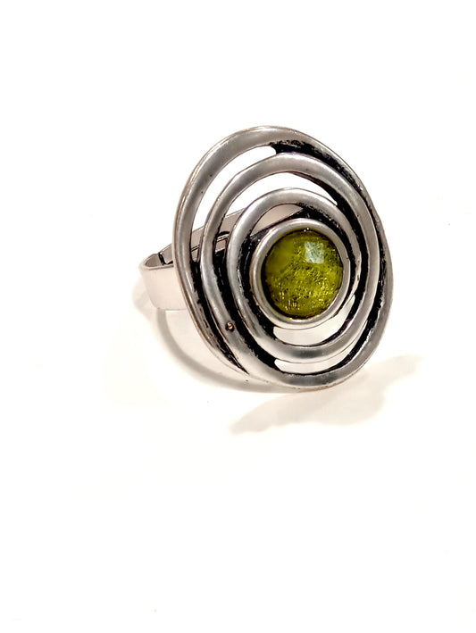 Anello con spirale e cabochon giallo
