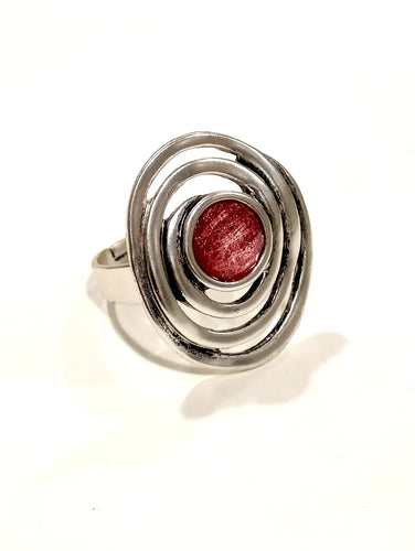 Anello con spirale e cabochon rosa