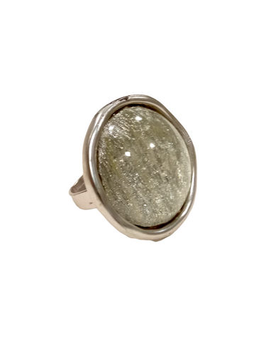 Anello con castone cabochon bianco argento
